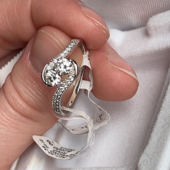 Diamond Ring - Picture 6 of 6